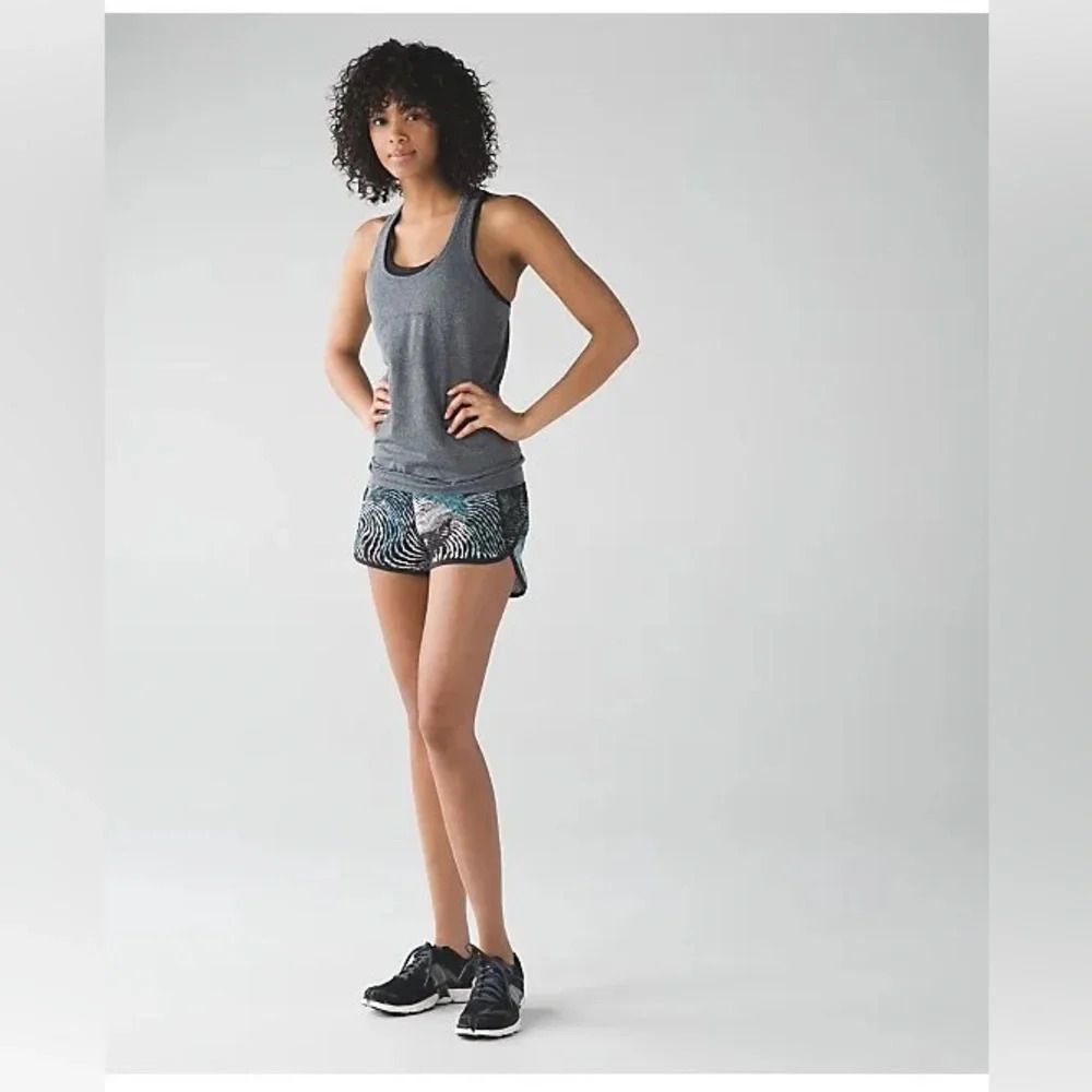 Lululemon 2016 Seawheeze Tracker Short, size 6
Secret Society  Tofino Teal